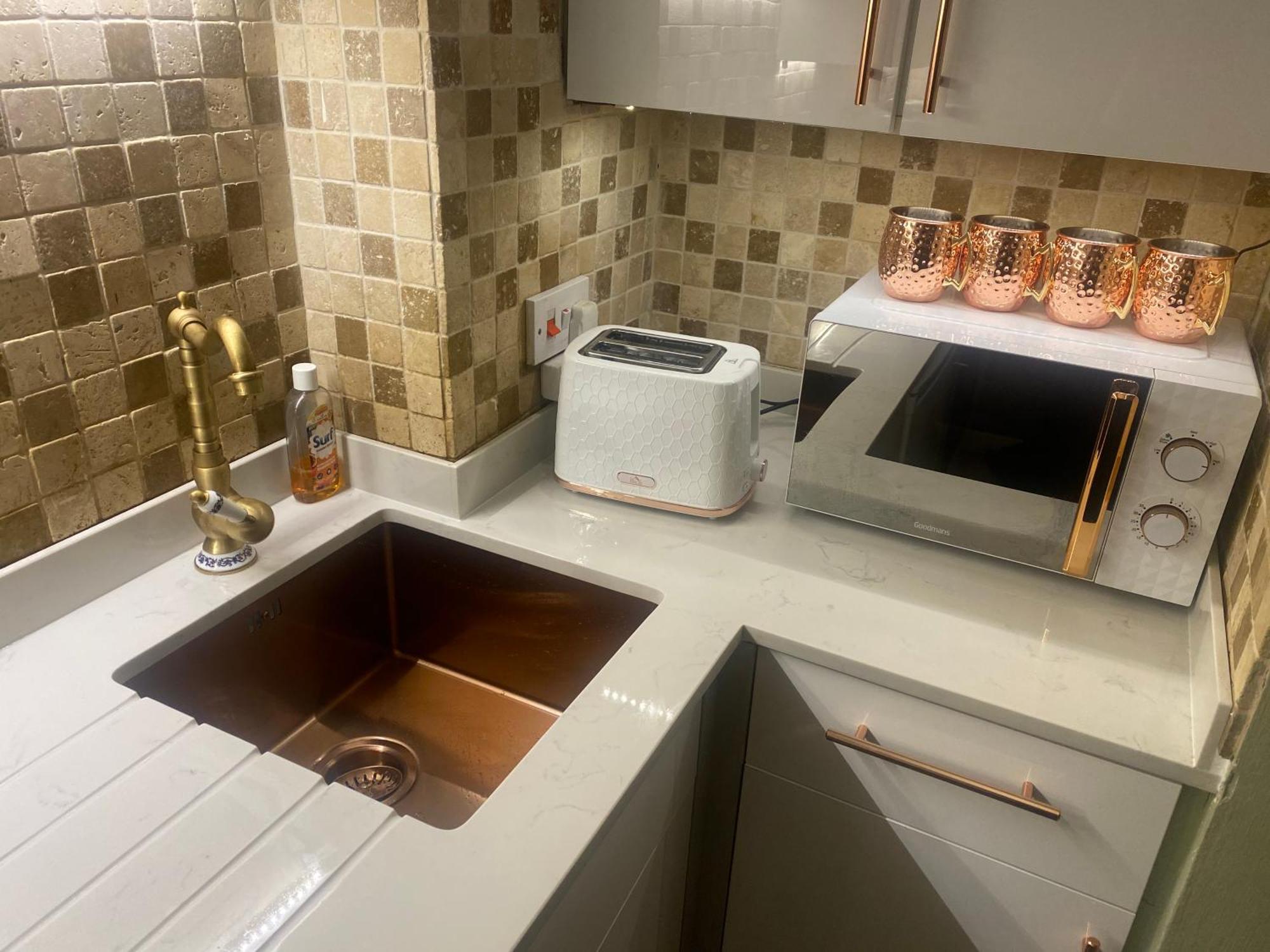 באת' Quiet Lower Floor 2 Bed City Apartment With Private Patio Garden מראה חיצוני תמונה